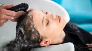 προϊόντα για περιποίηση μαλλιών στο κομμωτήριο